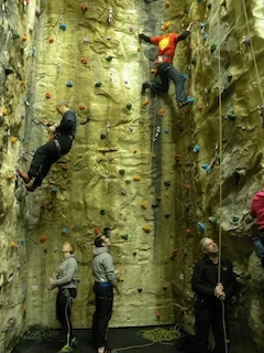 36 routes made from natural rock moulding.